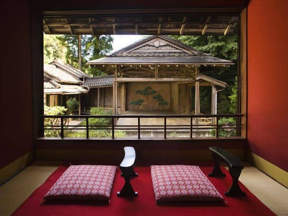 Motoyu Ishiya 1