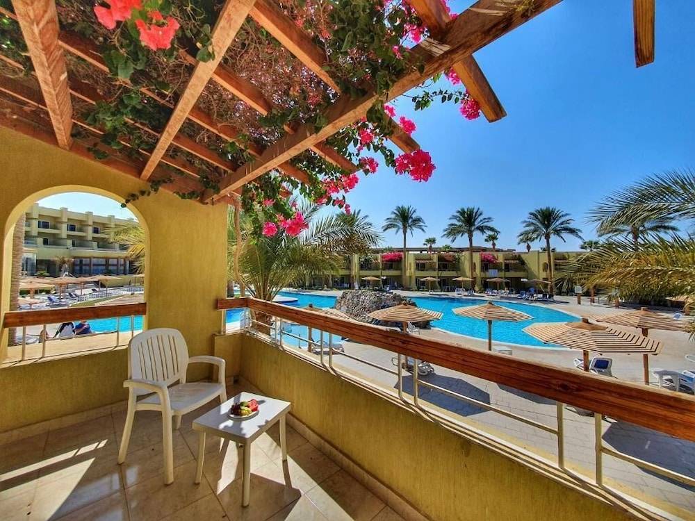Palm Beach Resort Families and Couples only 2