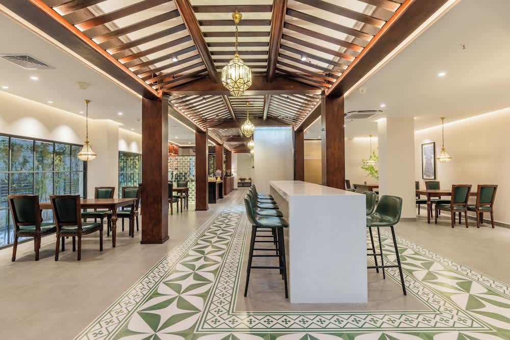 Stargazing Platform Inn - Heart of Old Canton 2
