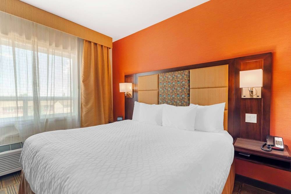 Best Western Plus Chateau Fort St. John 1