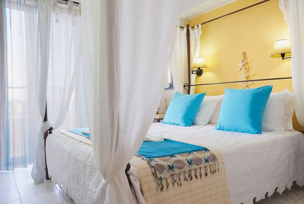 Golden Bay Apartments-Garden Haven 2
