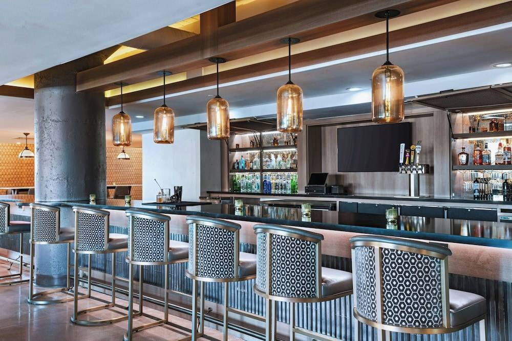 Fairfield Inn & Suites by Marriott Dallas Downtown 1