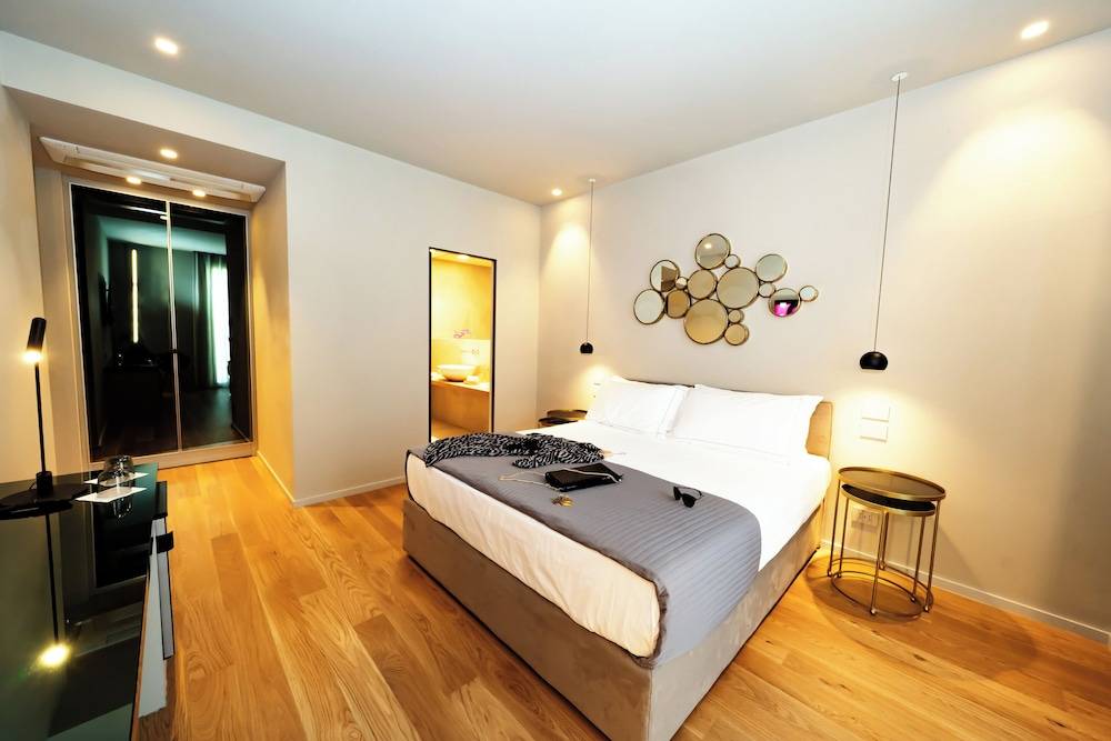 Elite Accommodations & Hydromassage Pool 1