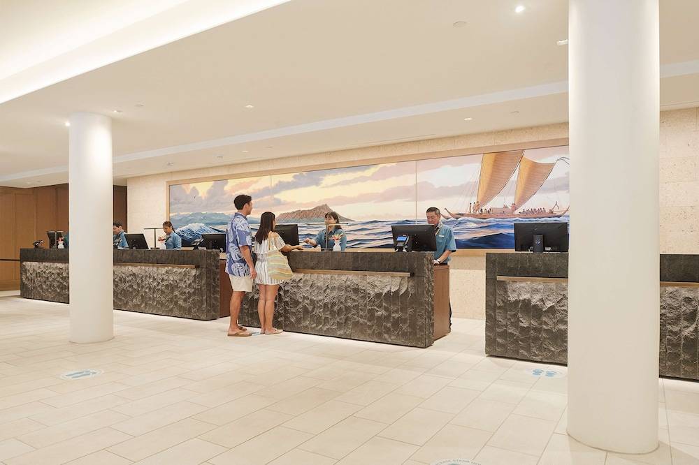 OUTRIGGER Reef Waikiki Beach Resort 2