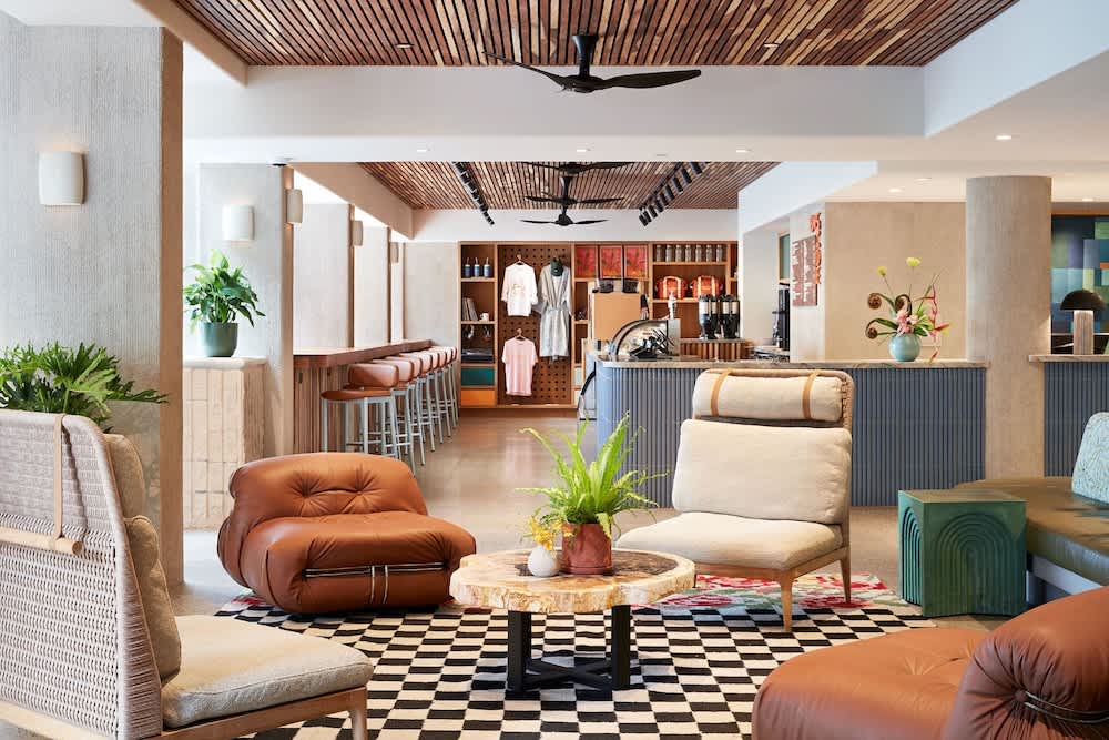 Wayfinder Waikiki - Voted Top 10 Best Hotels in Hawaii! 2