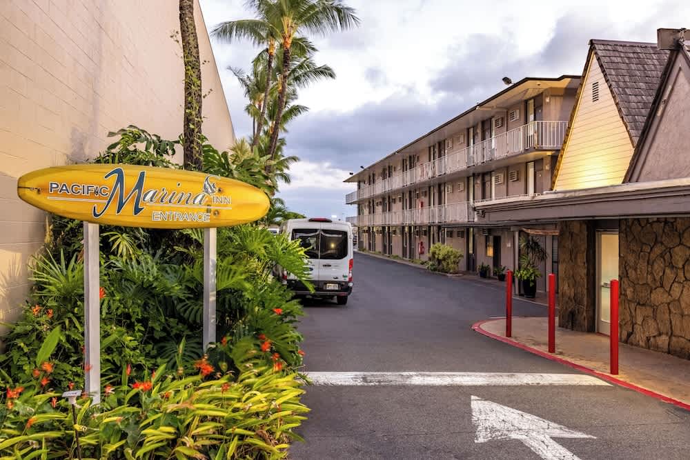 Pacific Marina Inn Airport Hotel 1
