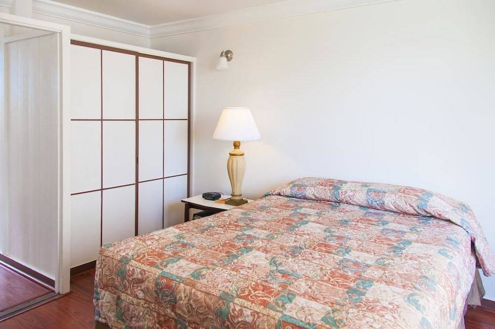 Holiday Surf Hotel (with full kitchen) 2