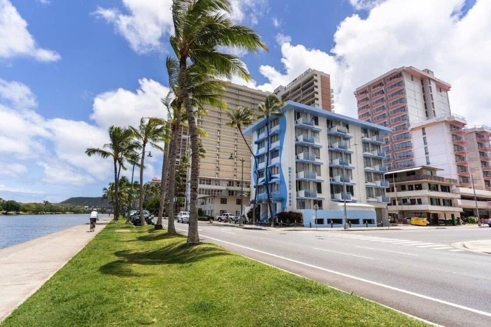 Holiday Surf Hotel (with full kitchen) 1