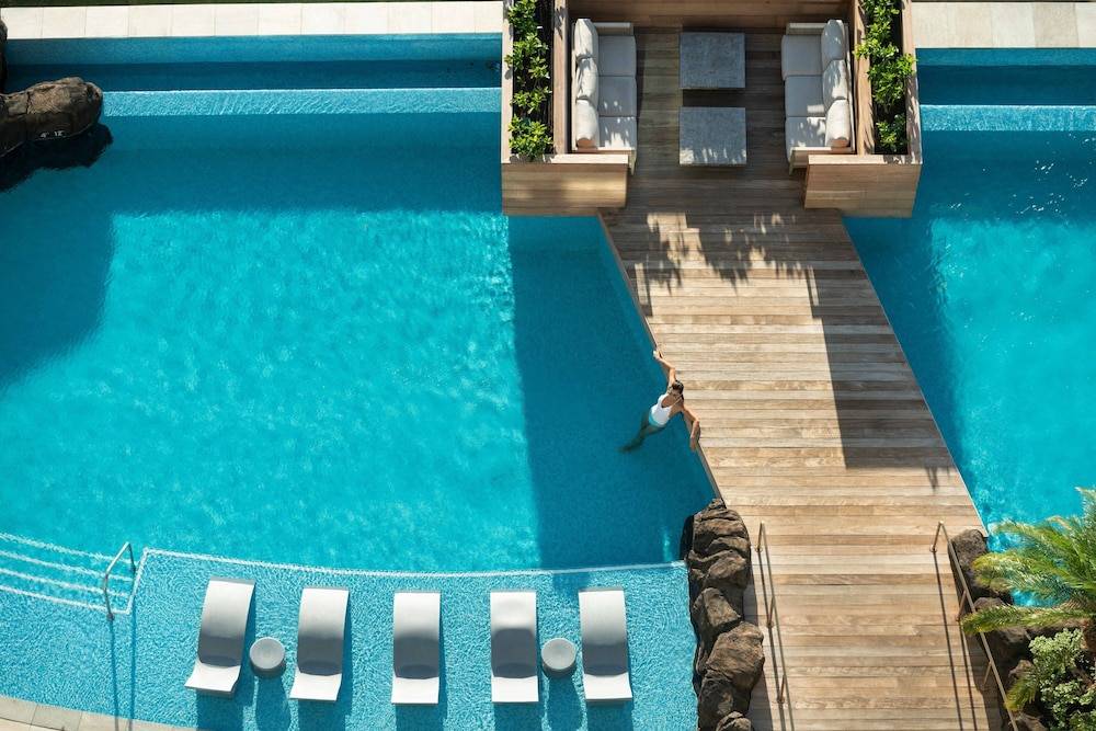 The Ritz-Carlton Residences, Waikiki Beach Hotel 1