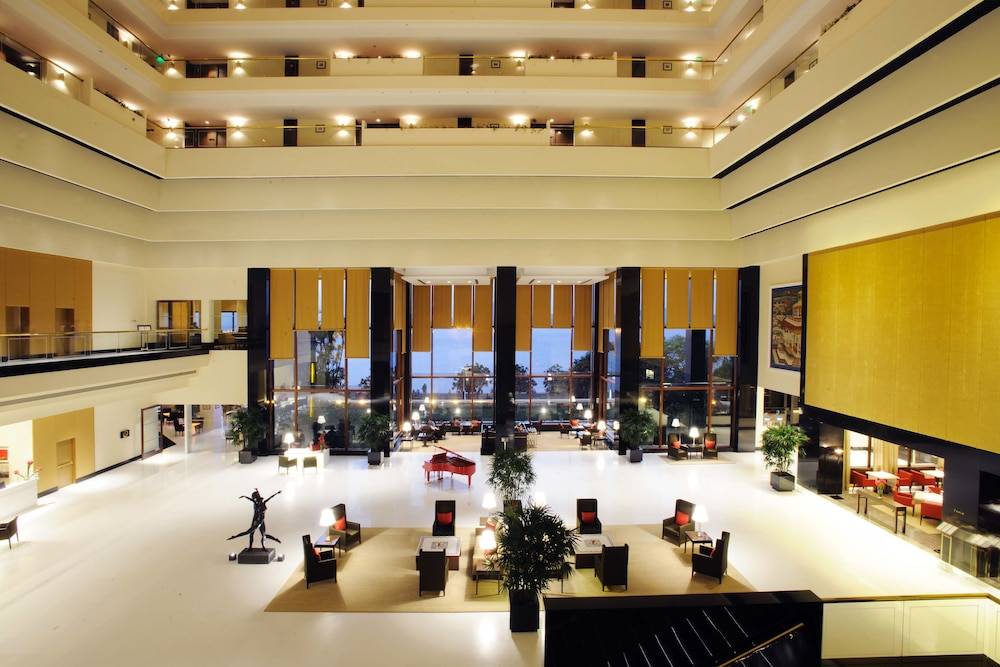 The Oberoi Mumbai 2