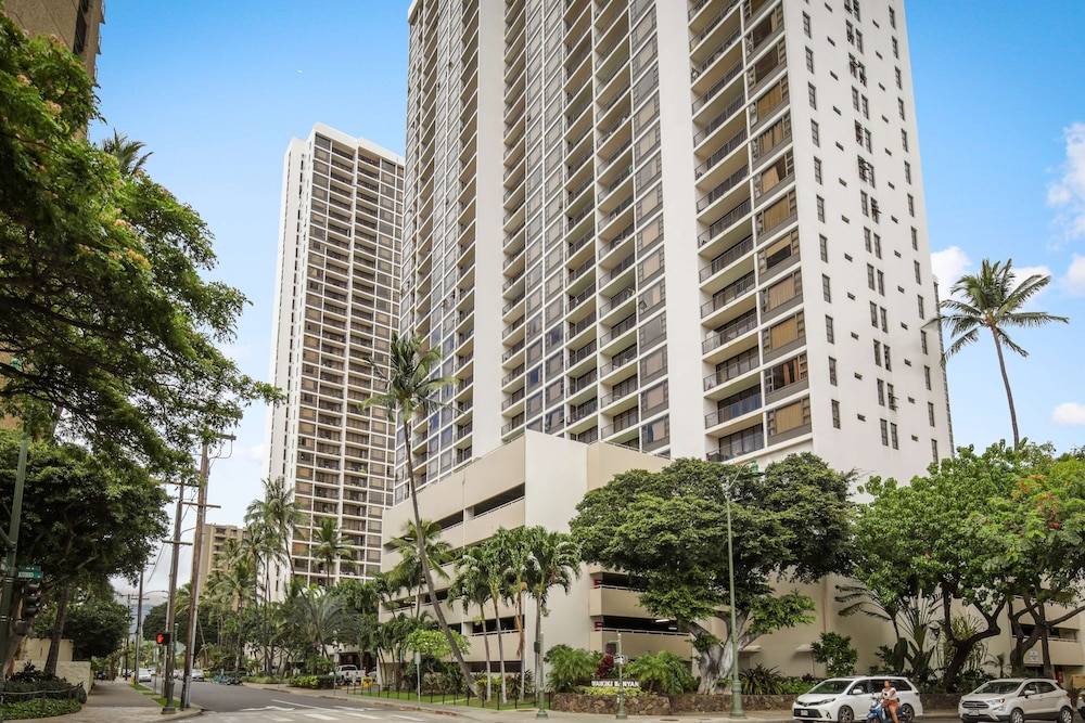 Aston at the Waikiki Banyan 1