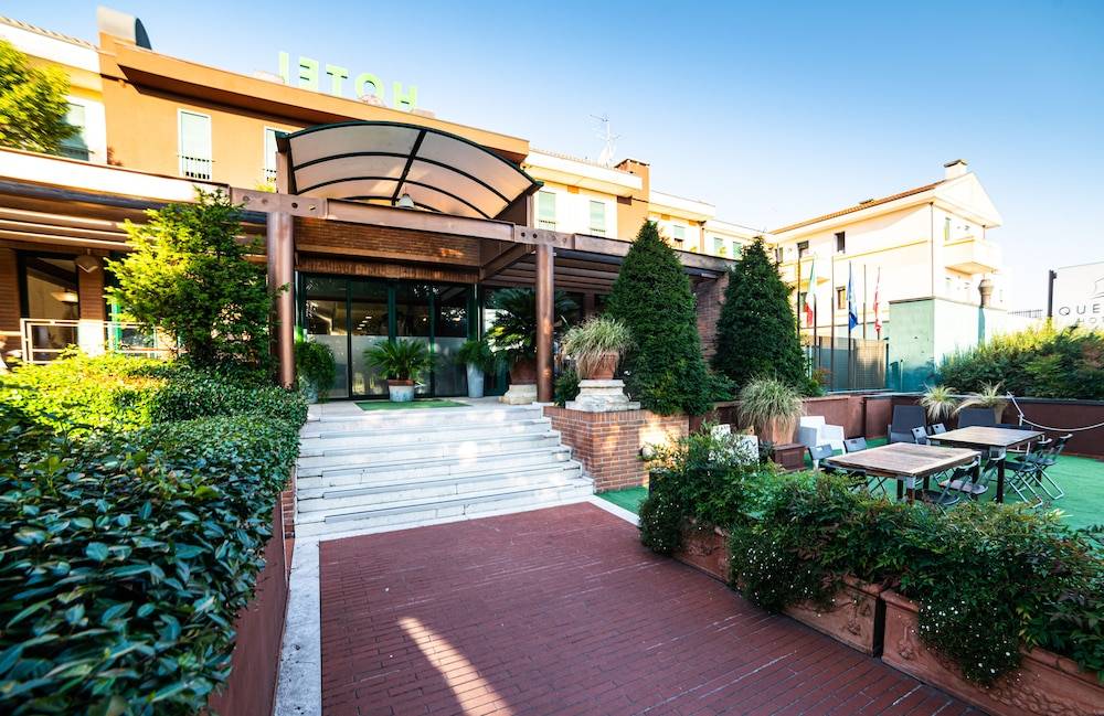 HOTEL QUERINI Essential Business Hotel Sandrigo 1