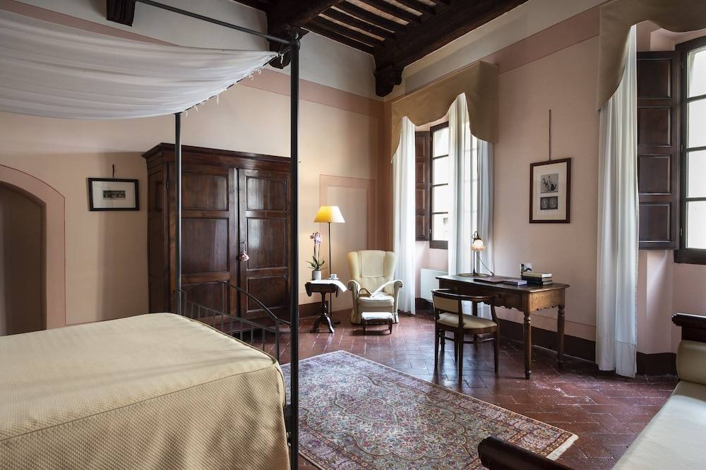 L'Antico Pozzo Historic Hotel 1