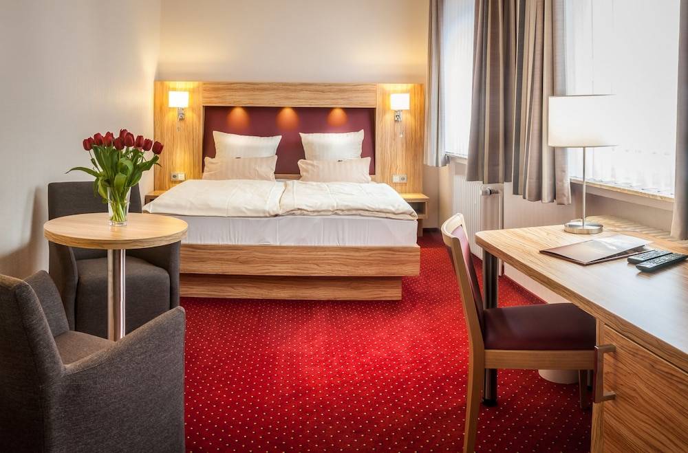 City Hotel 1