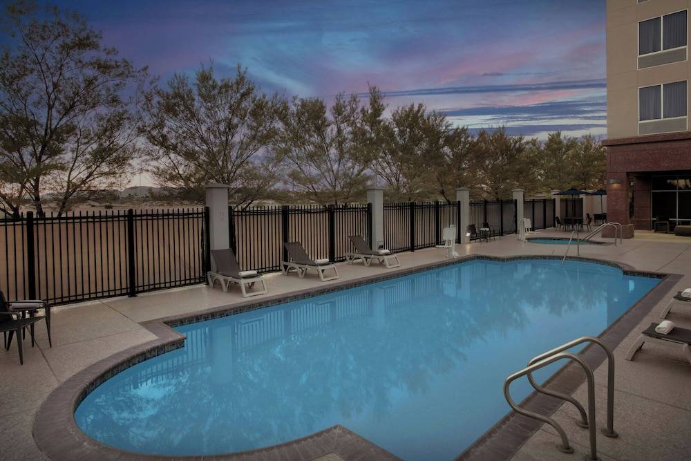 Fairfield Inn and Suites Phoenix Chandler Fashion Center 1