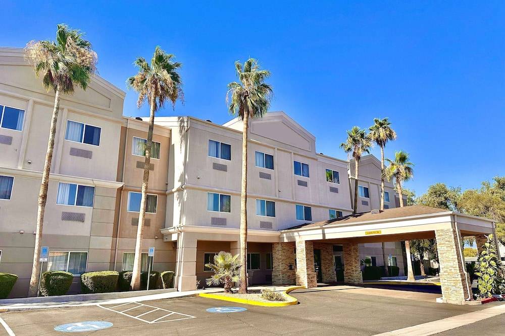 Baymont by Wyndham Phoenix North 1