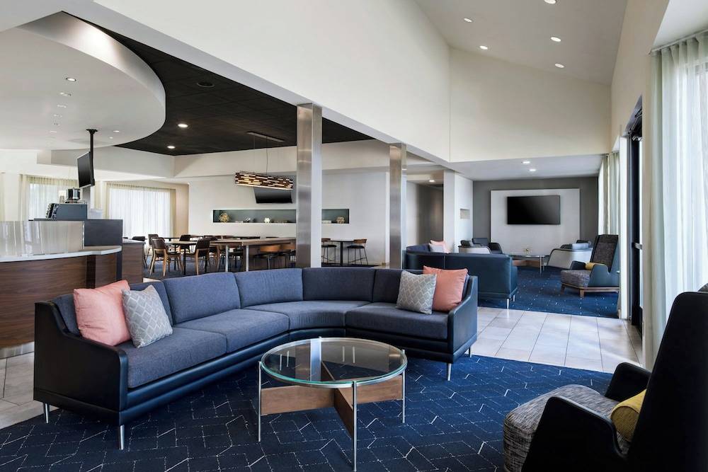 Courtyard by Marriott Phoenix Airport 2