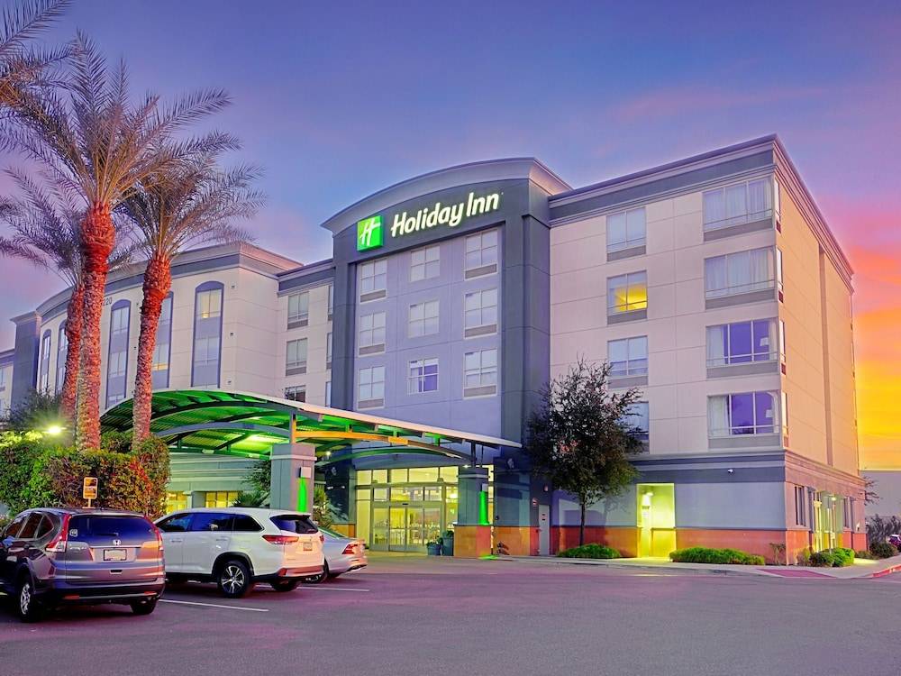 Holiday Inn & Suites PHOENIX AIRPORT by IHG 1