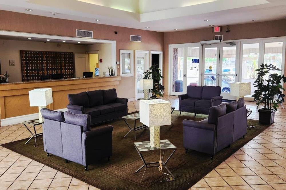 Travelodge by Wyndham Phoenix North 2