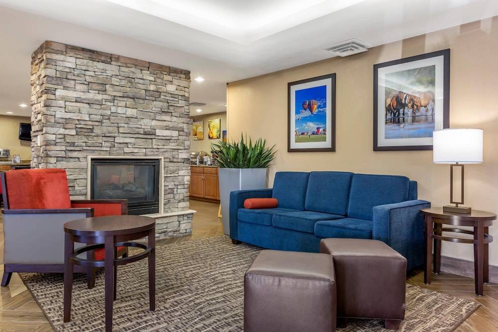 Comfort Inn & Suites Phoenix North - Deer Valley 2