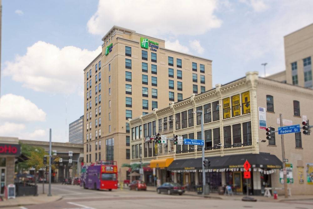 Holiday Inn Express & Suites PITTSBURGH NORTH SHORE by IHG 1