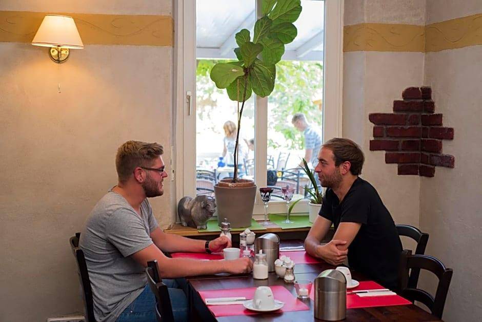 Hotel & Auberge le Journal 1