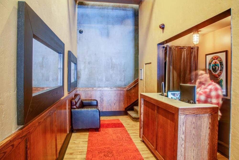 The Bartlett Hotel and Guesthouse 2