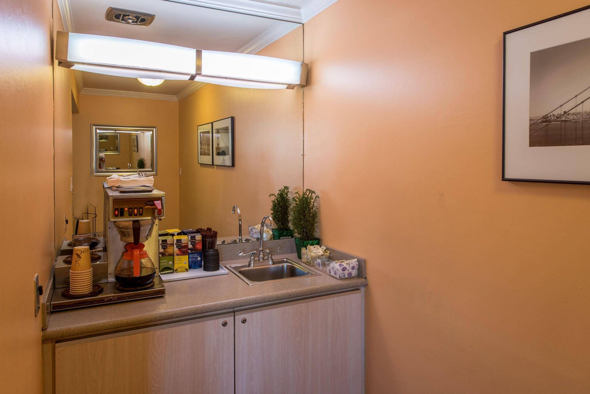 Civic Center Motor Inn 2