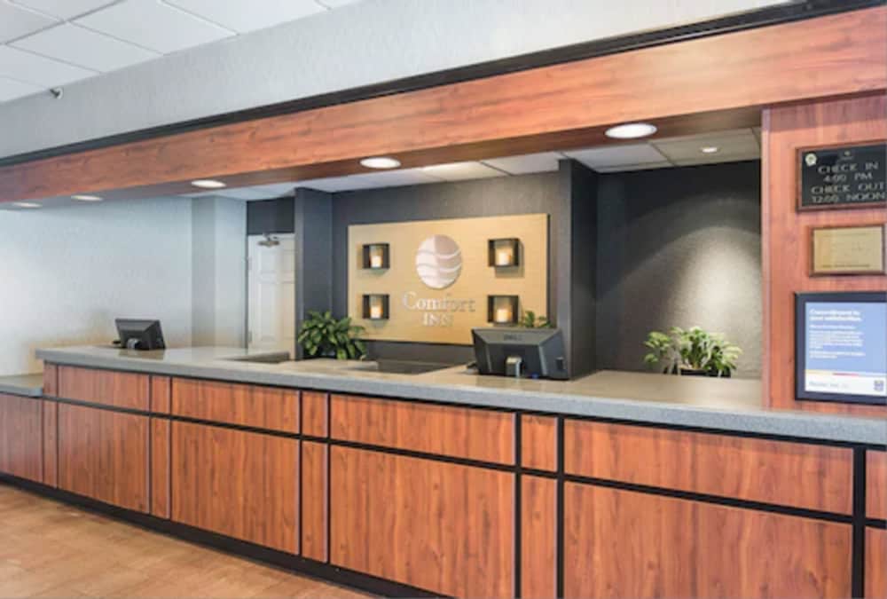 Comfort Inn By the Bay 2