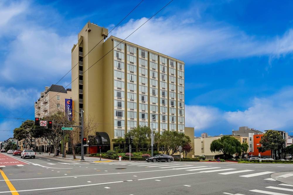 Comfort Inn By the Bay 1