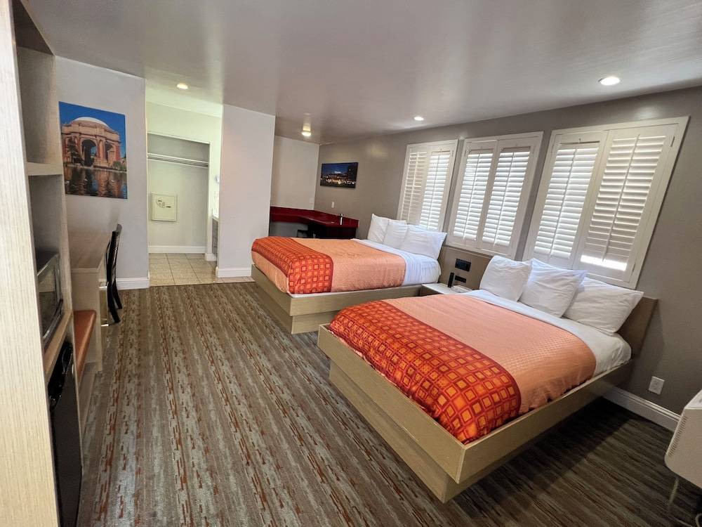 Presidio Parkway Inn 1