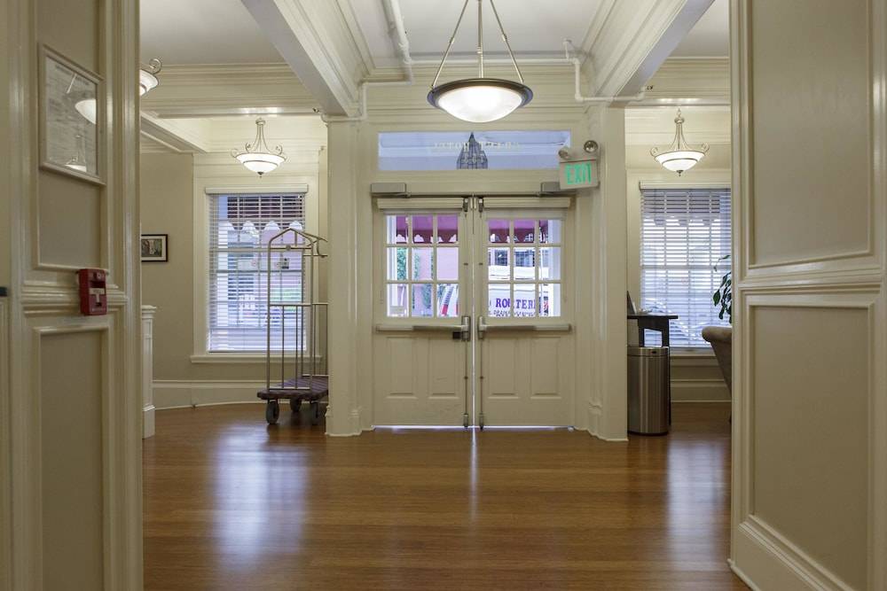 Grant Hotel 2