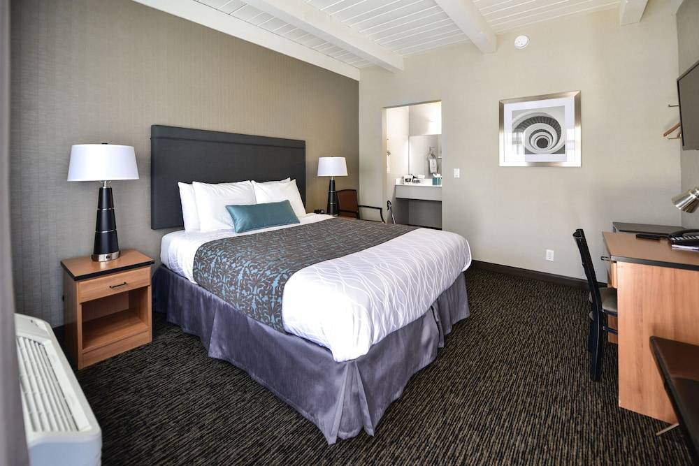 City Center Inn & Suites 1
