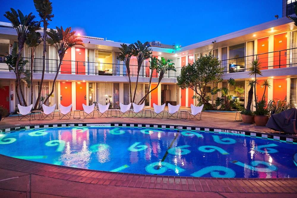 Phoenix Hotel 1