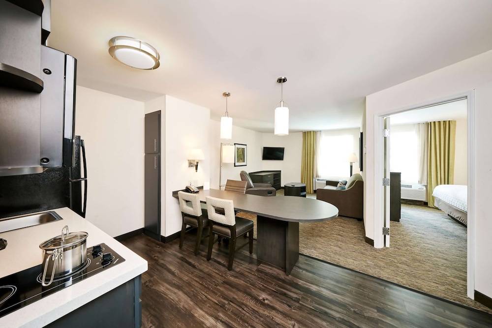 Sonesta Simply Suites Chicago O'Hare Airport 2