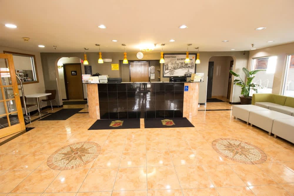 Super 8 by Wyndham Chicago O'Hare Airport 2