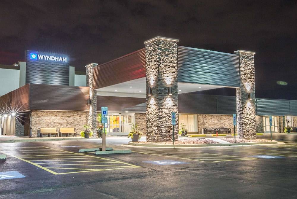 Wyndham Chicago O'Hare 1