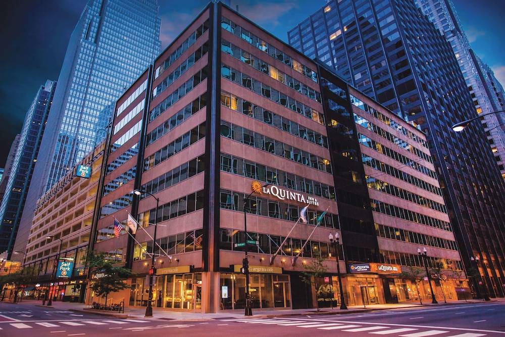 La Quinta Inn & Suites by Wyndham Chicago Downtown 1