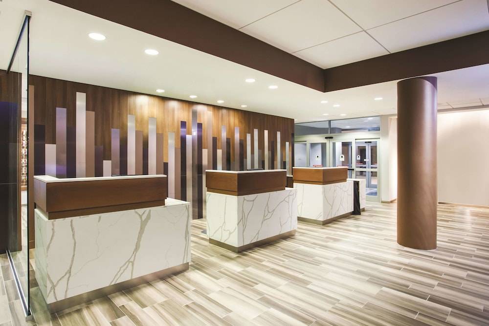 La Quinta Inn & Suites by Wyndham Chicago Downtown 2