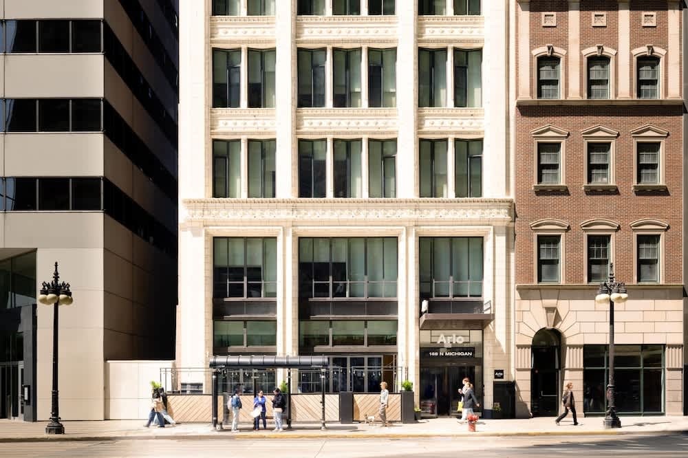 Arlo Chicago 1