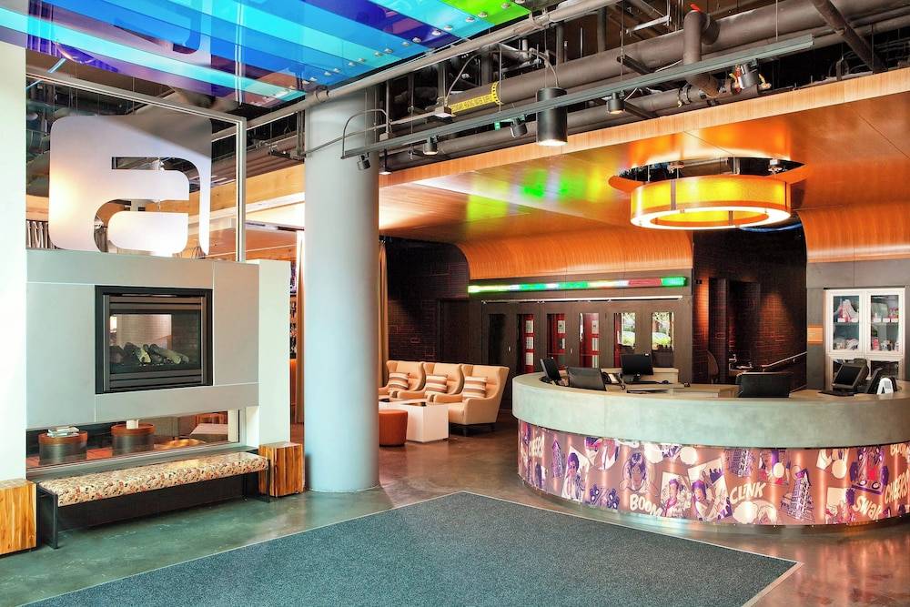 Aloft by Marriott Chicago Downtown River North 2