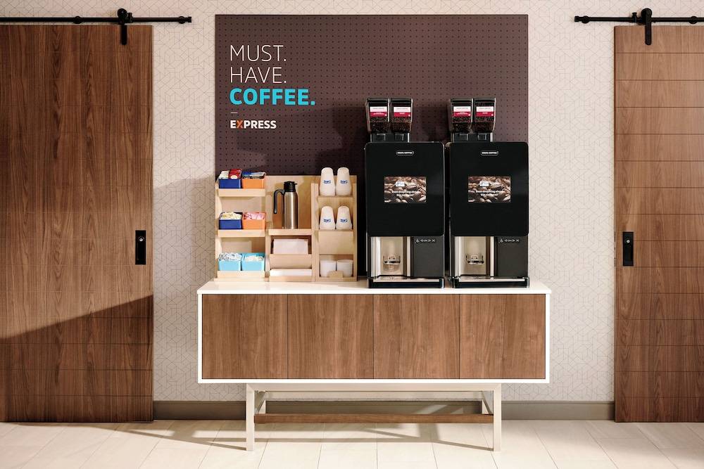 Holiday Inn Express & Suites CHICAGO-MIDWAY AIRPORT by IHG 2