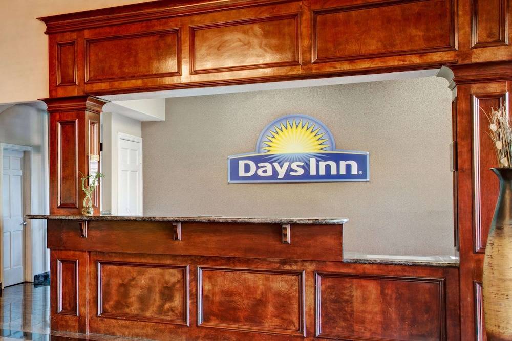 Days Inn & Suites by Wyndham Houston North - Spring 2