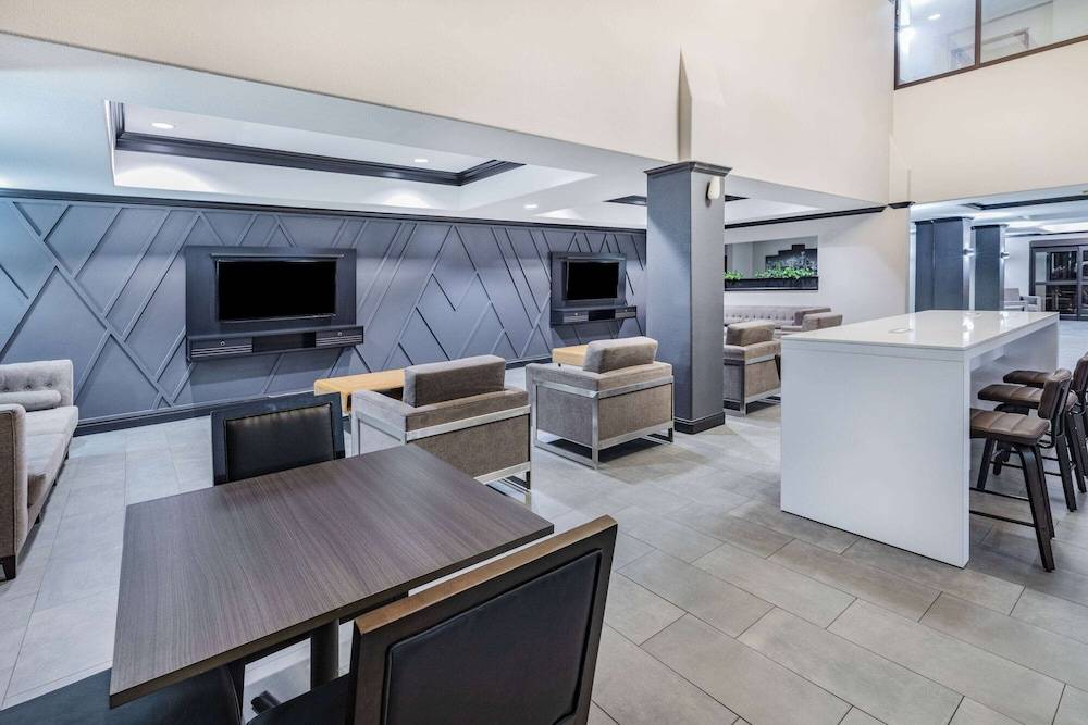 Wingate by Wyndham Houston Bush Intercontinental Airport 2