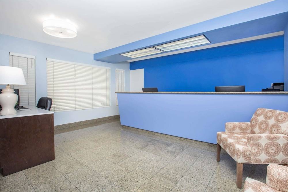 Baymont by Wyndham San Diego Downtown 2