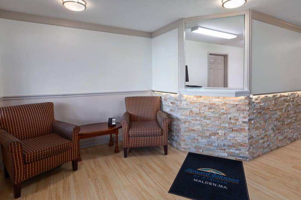 Howard Johnson by Wyndham Malden Boston Area 2