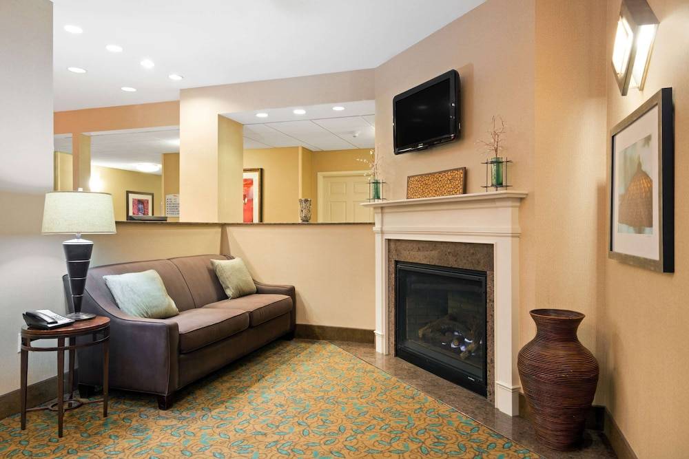 Baymont by Wyndham Denver International Airport 2