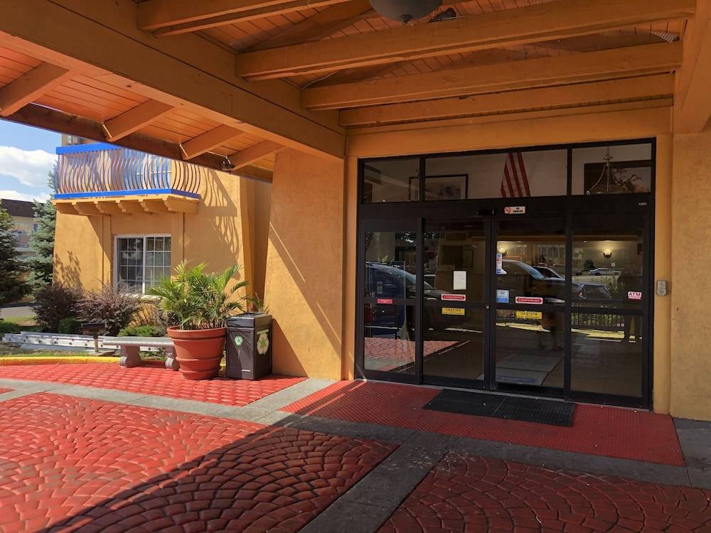 Americas Best Value Inn Denver 2