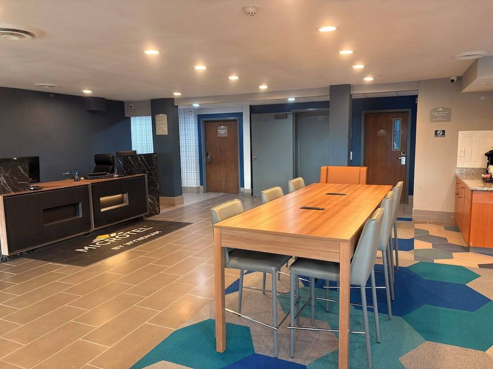 Microtel Inn & Suites by Wyndham Denver Airport 2