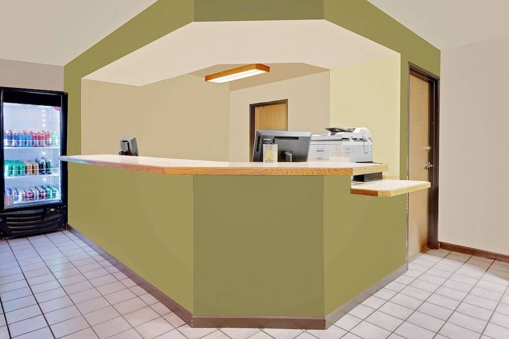 Super 8 by Wyndham Denver Central 2